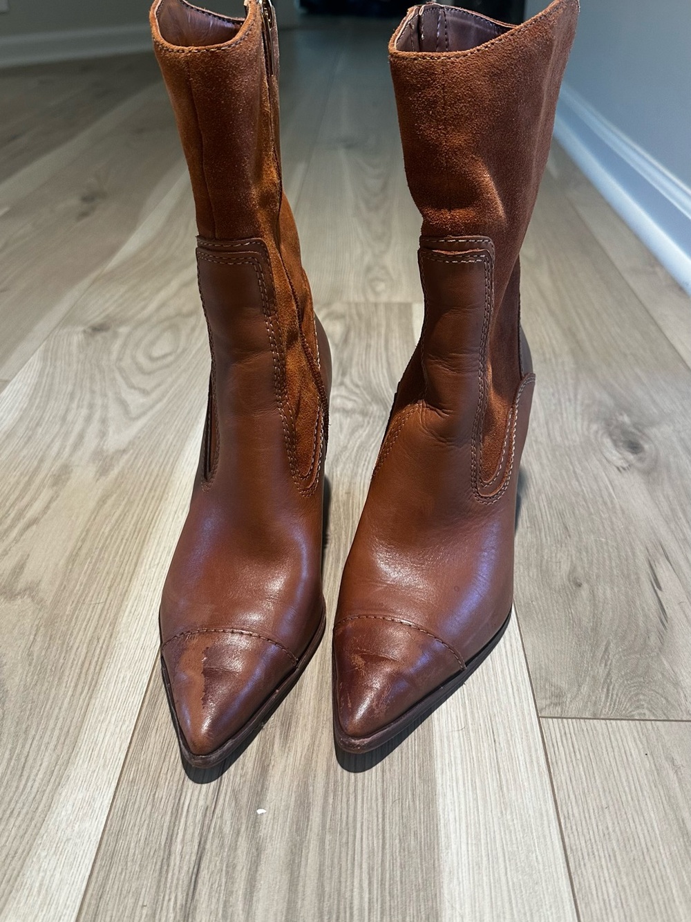 Vince camuto Women's Brown Leather & Suede Western Block Heel Boots booties - Picture 2 of 4